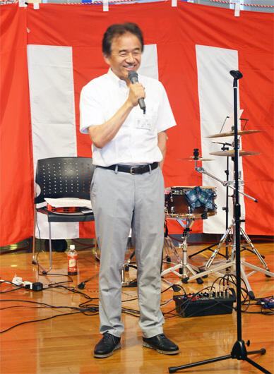 開会挨拶をする 山田 隆司 管理者