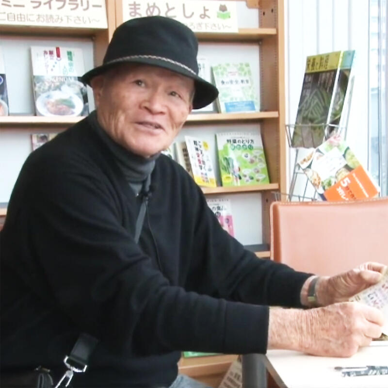 店内のお客様（男性）の画像
