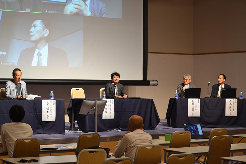 救急医療のスペシャリストの発表や討論の画像